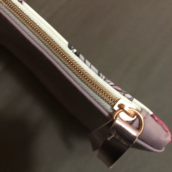 BUY2GET1FREE Butterfly Makeup Bag - Picture 3 of 3